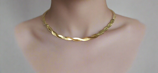 MEDUSA NECKLACE IN GOLD